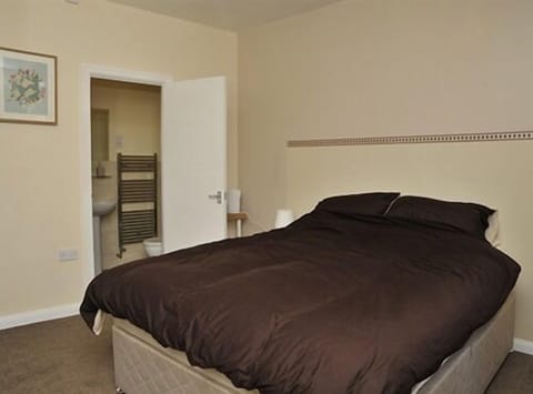 Superior Double Room, Ensuite (Ground Floor) | WiFi