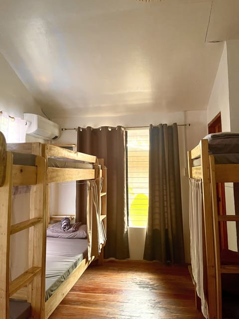 Shared Dormitory, Mixed Dorm | In-room safe, desk, laptop workspace, free WiFi