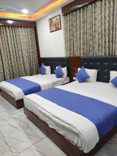 Deluxe Triple Room | Desk, free WiFi