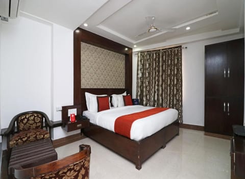 Executive Room | Desk, rollaway beds, free WiFi, bed sheets
