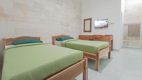 Standard Twin Room | Minibar, desk, free WiFi, bed sheets