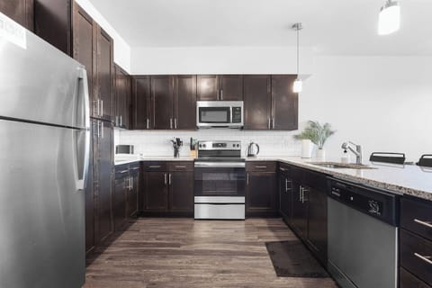 Apartment, 2 Bedrooms | Private kitchen | Fridge, microwave, oven, stovetop