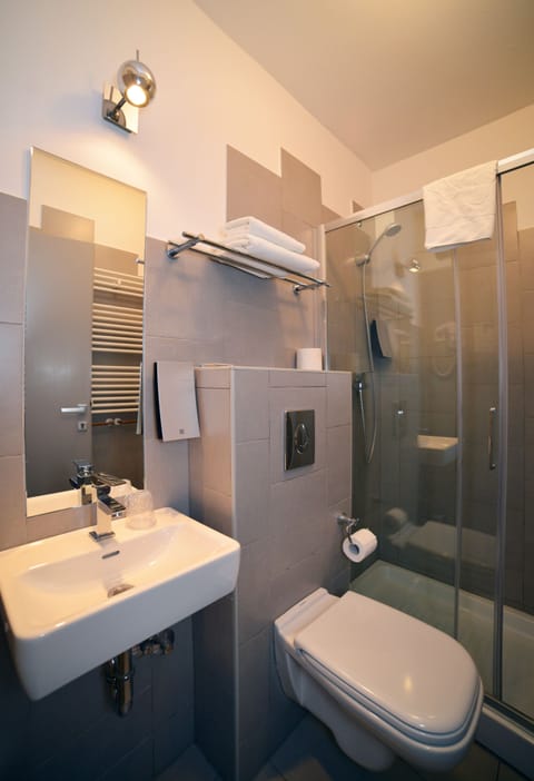 Economy Double Room | Bathroom | Shower, free toiletries, hair dryer, slippers