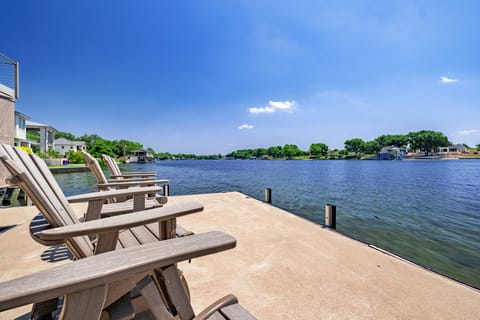 Fantastic location in Kingsland across the lake from Legends Golf Course.