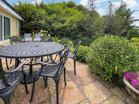 Terrace | The Aviary - Butterbee Cottages, Tamar Valley