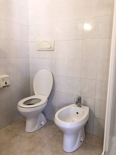 Classic Double or Twin Room | Bathroom | Hair dryer