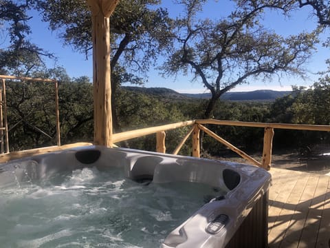 PRIVATE HOT TUB W/ VIEW AWAITS YOU!!