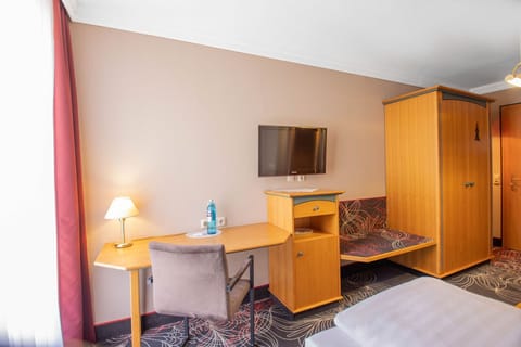 Single Room | Desk, free WiFi