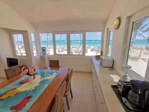Deluxe Villa, 4 Bedrooms, Ocean View, Beachfront | In-room dining