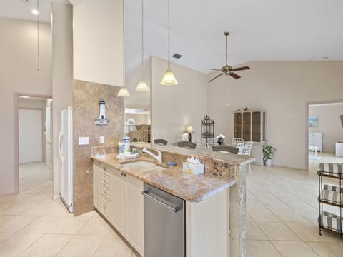 House, Multiple Beds, Patio, Pool View | Private kitchen | Fridge, microwave, oven, stovetop