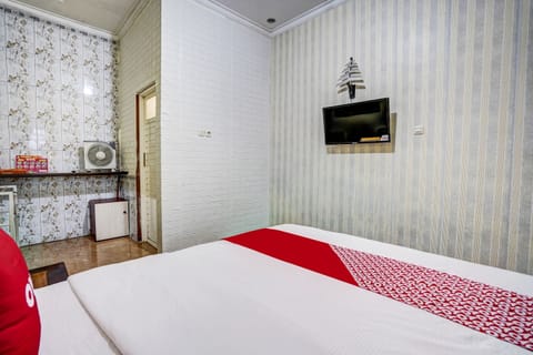 Standard Double Room | Desk, laptop workspace, free WiFi, bed sheets