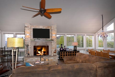 Living room w/fireplace, smart TV