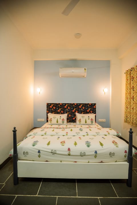 Double Room | Free minibar items, desk, free WiFi, bed sheets