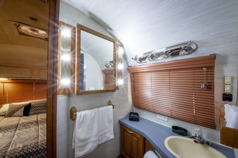 Deluxe Room | Bathroom | Towels
