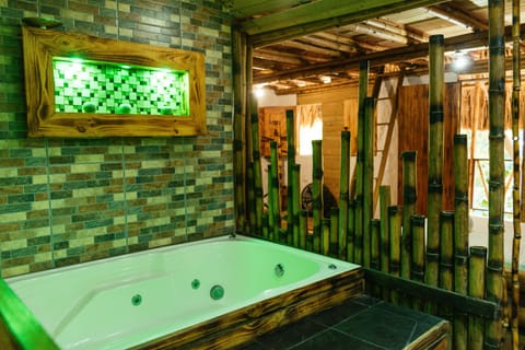 Deluxe Double Room | Bathroom