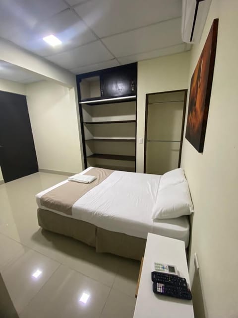 Standard Room, 1 Large Twin Bed, Non Smoking | Free WiFi, bed sheets