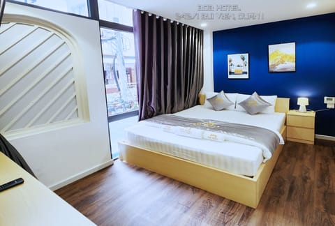 Deluxe Double Room, 1 Queen Bed, Private Bathroom | Hypo-allergenic bedding, memory foam beds, minibar