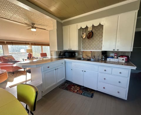 Prepare your meals in this well-equipped kitchen!