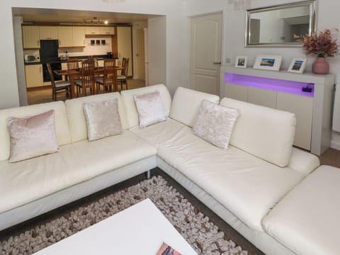 Cottage | Living area