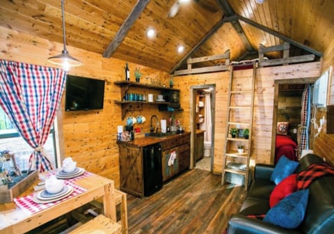 Classic Cabin, Multiple Beds, Lake View | Individually decorated, individually furnished, laptop workspace