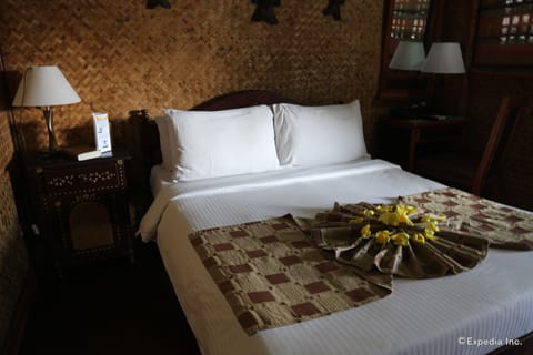 Deluxe Double or Twin Room | Minibar, in-room safe, desk, free WiFi