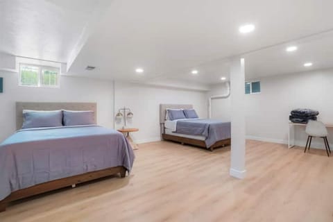 Downstairs 2x queen bedrm (4 of 4)