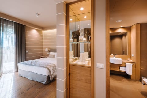 Double Room Single Use | Premium bedding, minibar, in-room safe, individually furnished