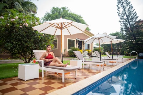 Outdoor pool, pool umbrellas, sun loungers