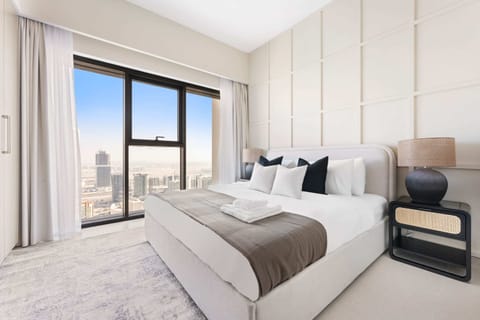 Burj royale 1210 | Premium bedding, memory foam beds, in-room safe, individually decorated