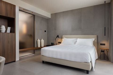 Deluxe Room | Frette Italian sheets, premium bedding, memory foam beds, in-room safe