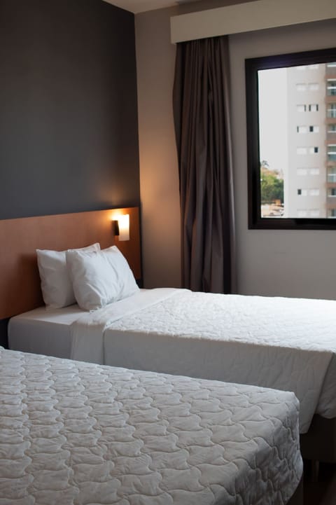 Superior Twin Room | In-room safe, desk, free WiFi, bed sheets