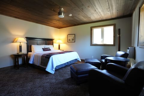 Lodge Room #7 (1 King Bed) | Premium bedding, individually decorated, individually furnished