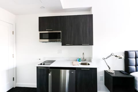 Standard Studio (4th Floor - Unit 406) | Private kitchen | Espresso maker, coffee/tea maker