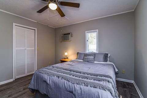 Economy Apartment | Individually decorated, individually furnished, iron/ironing board
