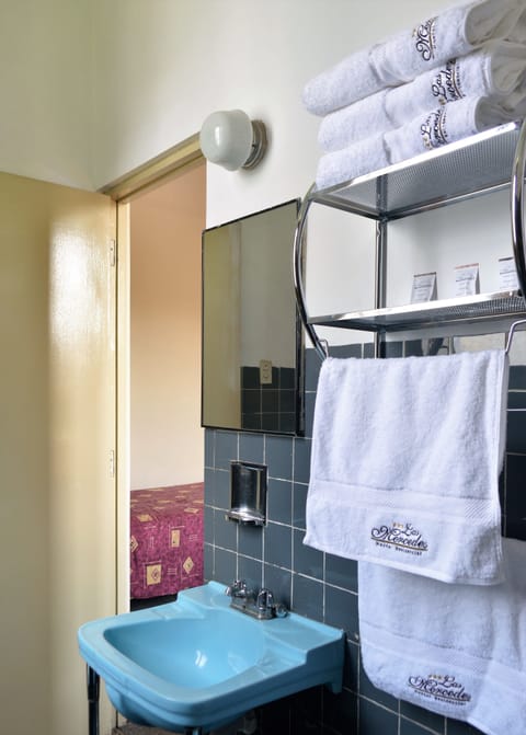 Triple Room | Bathroom | Shower, hair dryer, towels