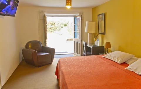 Double Room, 1 King Bed | In-room safe, free WiFi, bed sheets