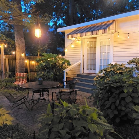 Hayward Cottage | Terrace/patio