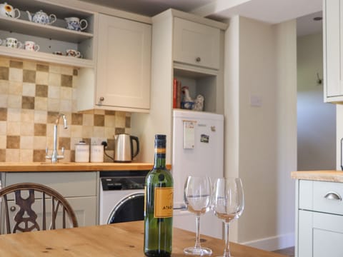 Dishwasher, cookware/dishes/utensils