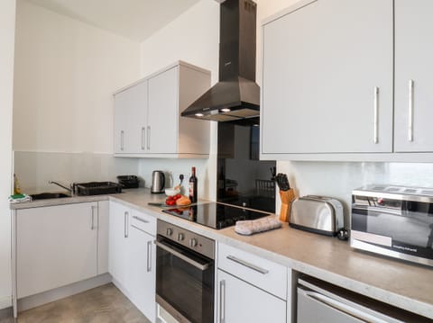 Cookware/dishes/utensils