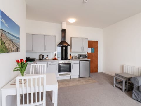 Cookware/dishes/utensils