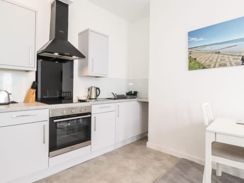 Cookware/dishes/utensils