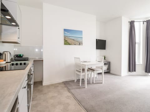 Cookware/dishes/utensils