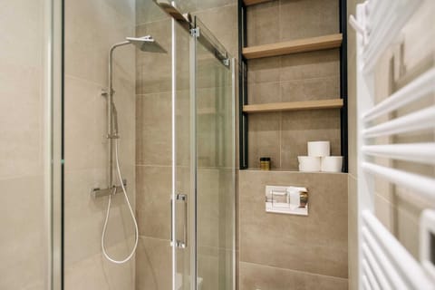 Panoramic Apartment, 2 Bedrooms, Sea View | Bathroom | Shower, hair dryer, towels