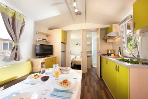 Classic Holiday Home | Private kitchen | Full-size fridge, microwave, stovetop, electric kettle