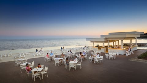 Poolside bar