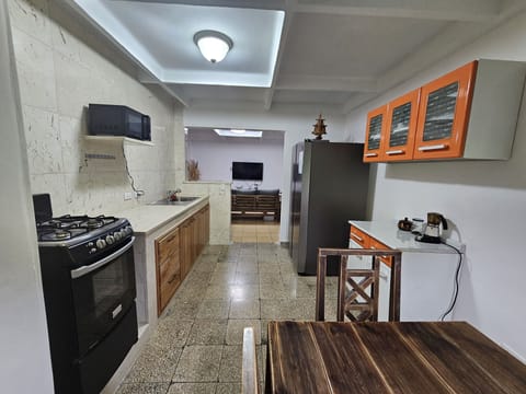 Deluxe Apartment, 2 Bedrooms, Balcony, Sea View | Private kitchen | Microwave, oven, blender, cookware/dishes/utensils