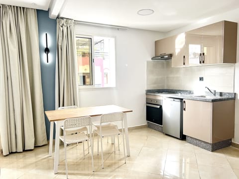 Comfort Penthouse | Private kitchen | Mini-fridge, oven, electric kettle, freezer