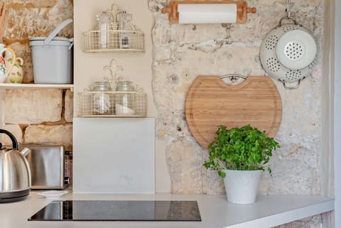 Pyatt's Pad Kitchen - StayCotswold