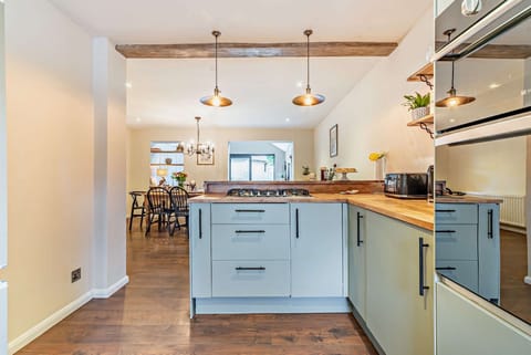 Ross House Kitchen - StayCotswold