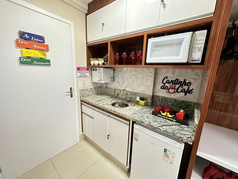 Quarto Standard - 2 camas de casal - 602 | Private kitchen | Mini-fridge, microwave